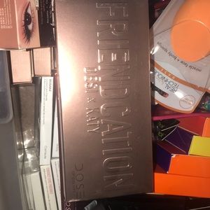 Dose of colors eyeshadow palette in Friendcation